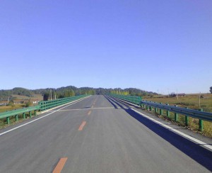 高速公路護欄板施工案例