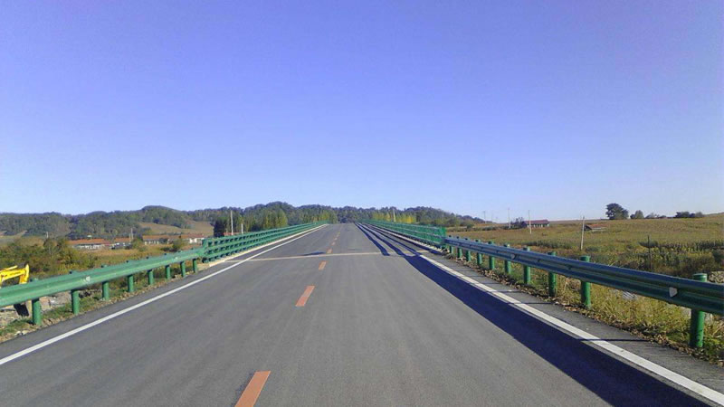 高速公路護(hù)欄板施工案例